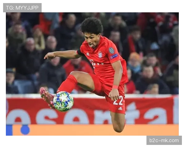 拜仁边锋格纳布里恢复有球训练，重点练习在压迫体系中的无球跑动路线